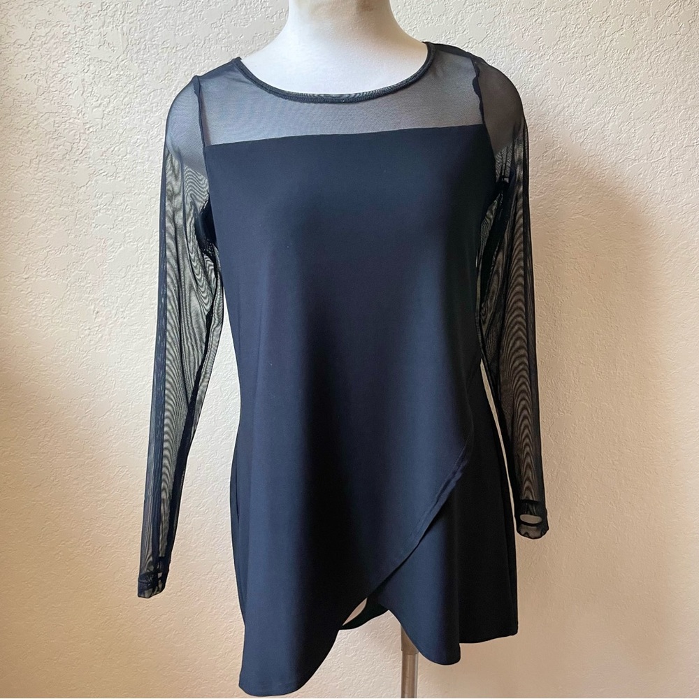 Sympli Mixed Rapt Top 
mesh sleeves